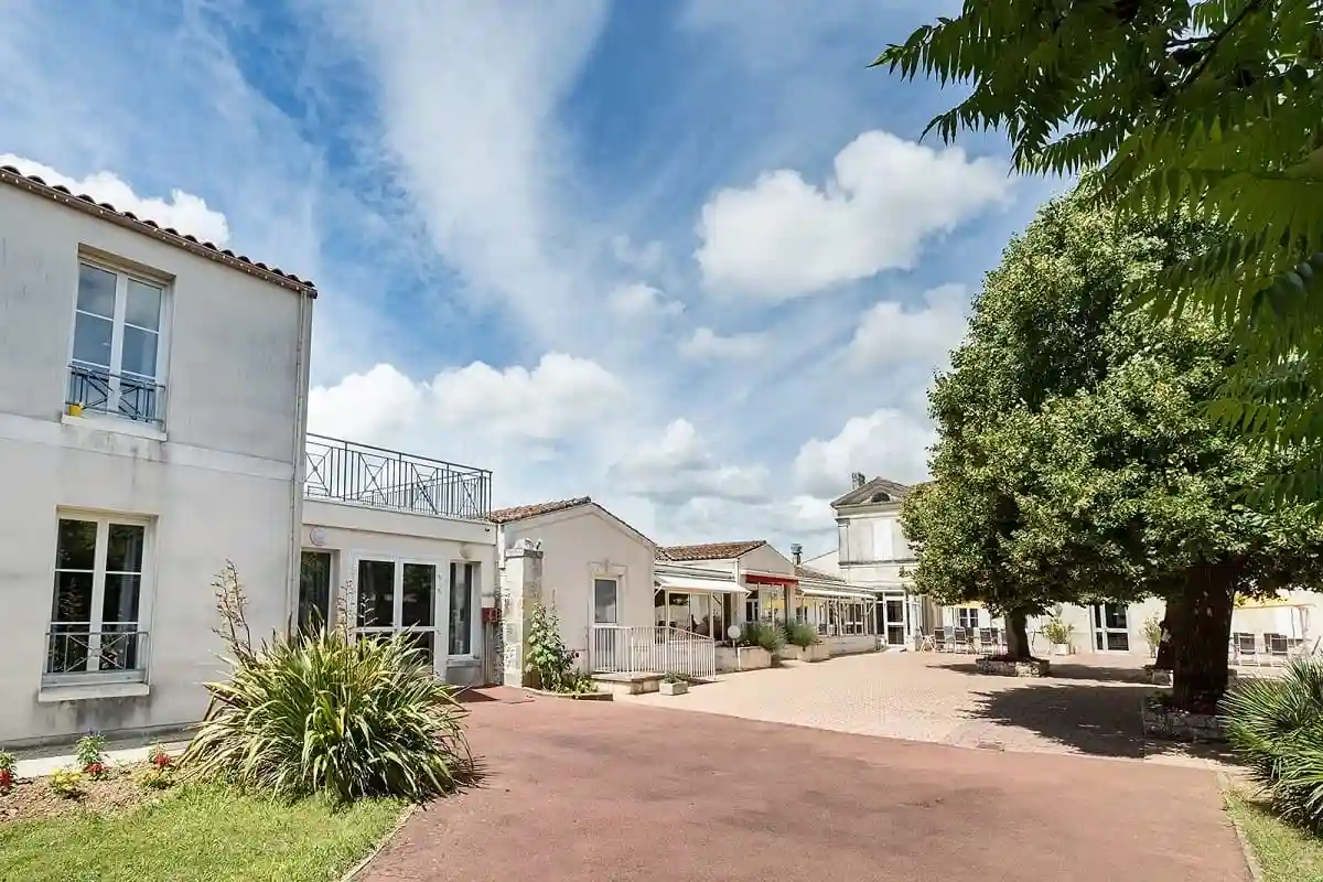 COLISÉE Monthérault 0