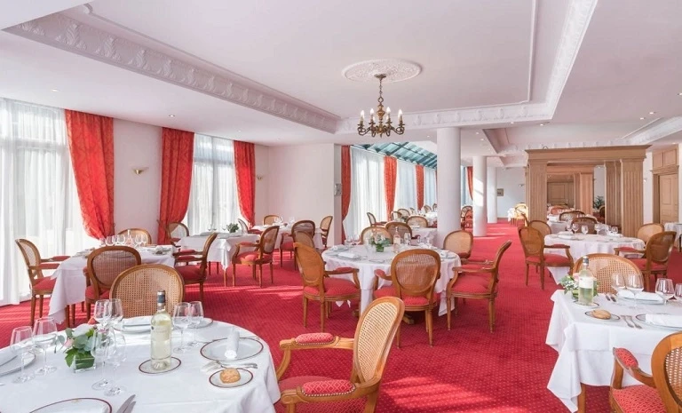 VILLA MEDICIS Saint-Cyr-L’Ecole 1