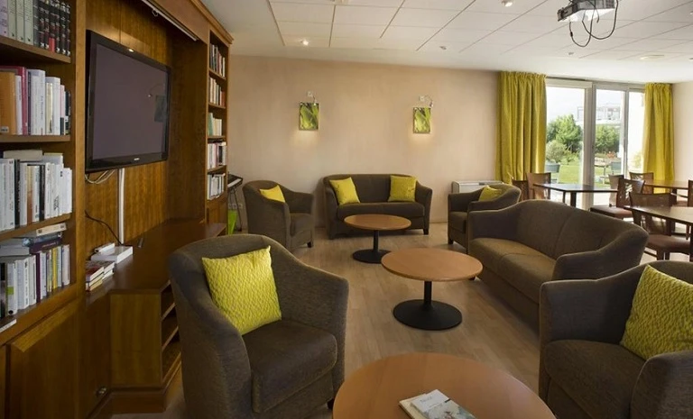 DOMITYS Le Clos de la Cheminée Ronde 1