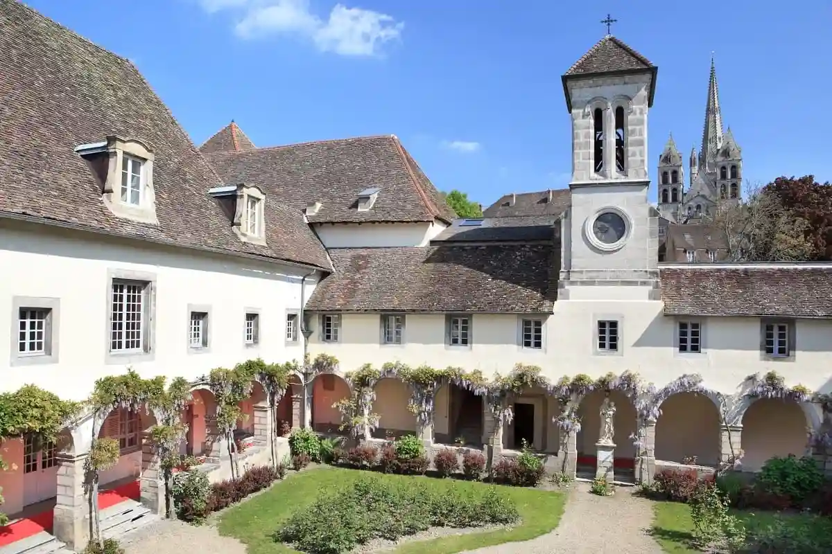VILLA MEDICIS Autun 0