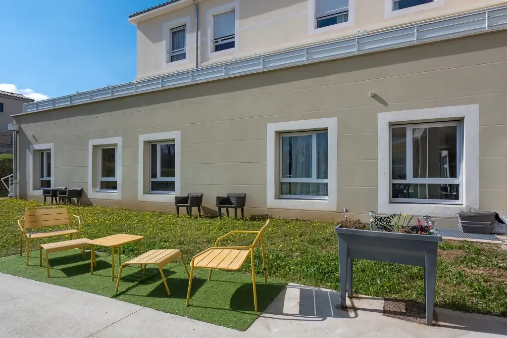 COLISÉE Maisons des Trois Becs 0