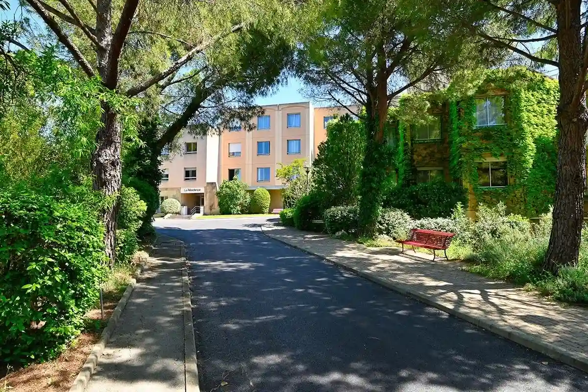 DOMUSVI Les Blacassins 1