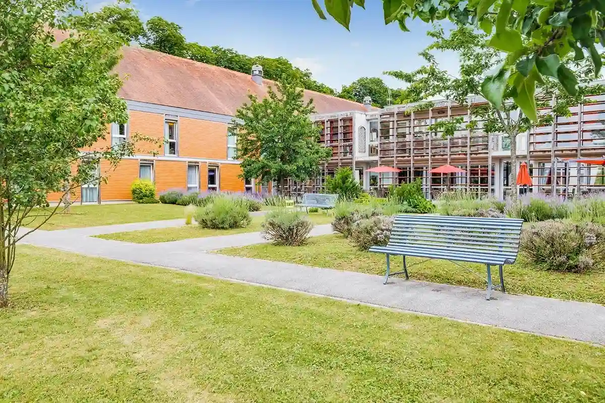 DOMUSVI Les Jardins Médicis Esches 0