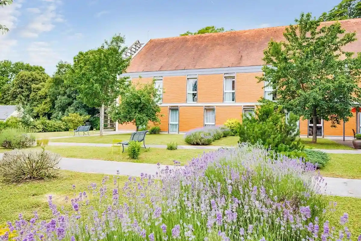 DOMUSVI Les Jardins Médicis Esches 1