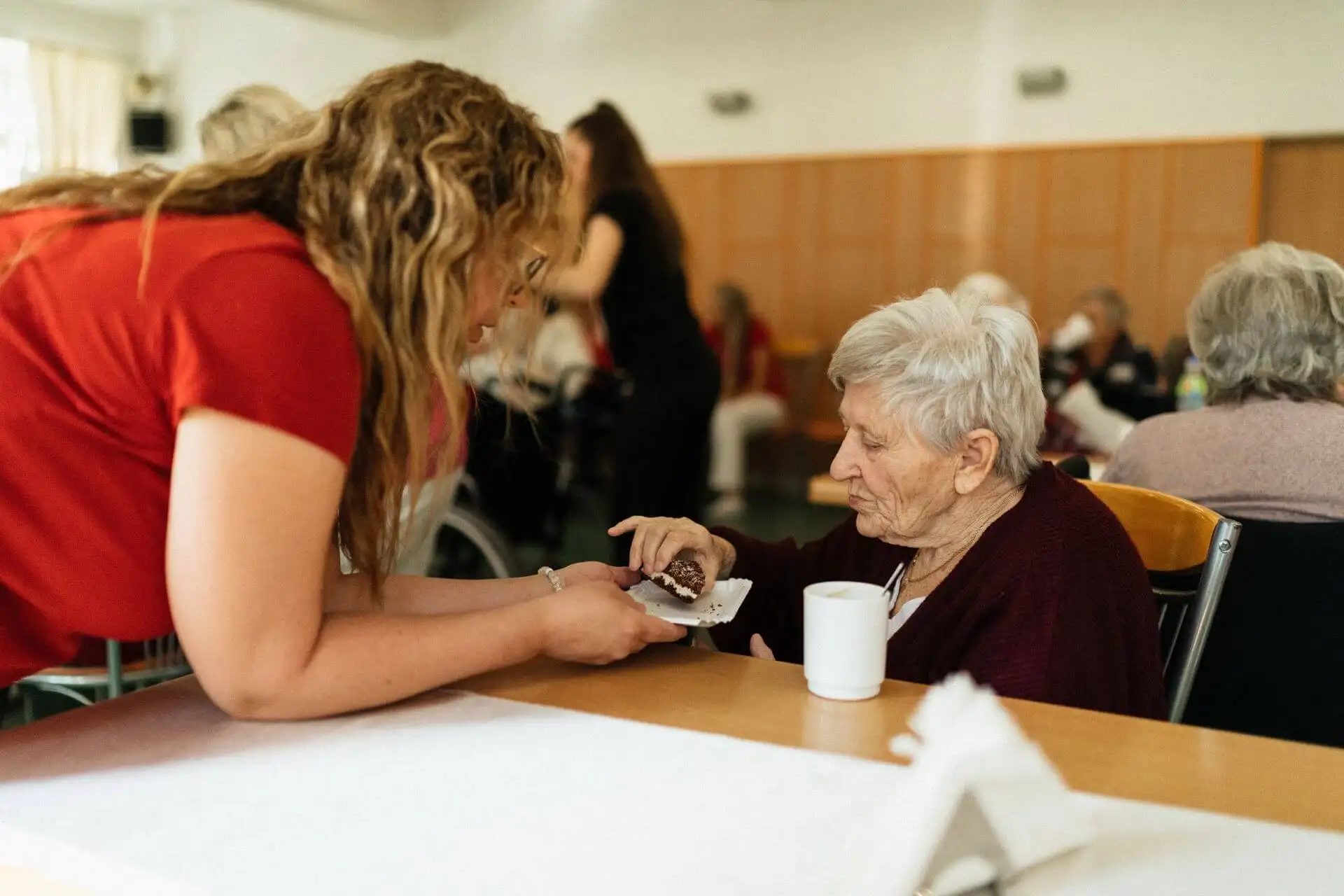 Pourquoi les seniors mangent moins avec l’âge et quels sont les risques réels 0