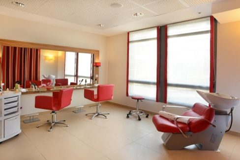 coiffeur-residence-senior-coteau-dargent-domitys