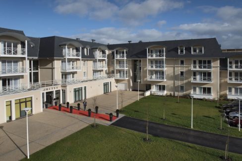 facade-exterieur-residence-senior-Cabourg