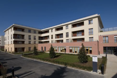 facade-exterieur-residence-senior-jardins-de-reverdy-domitys