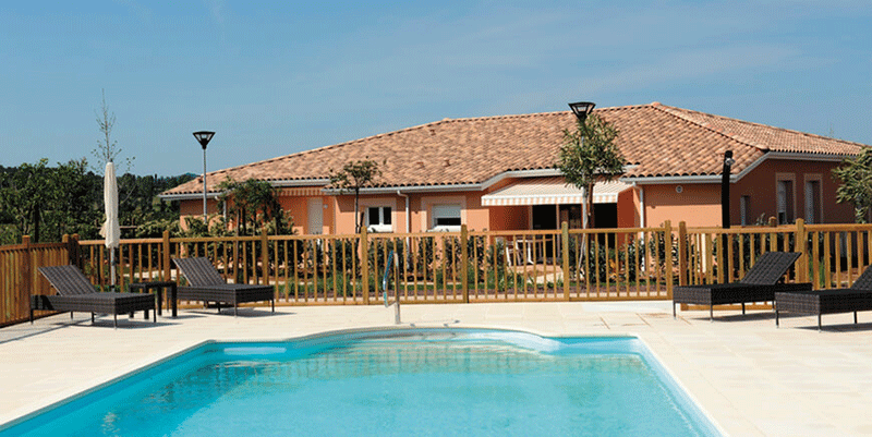 senioriales-montélimar-village-piscine